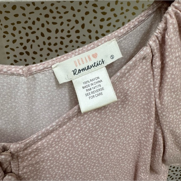 Urban Romantics Cropped Blouse - Picture 3 of 3